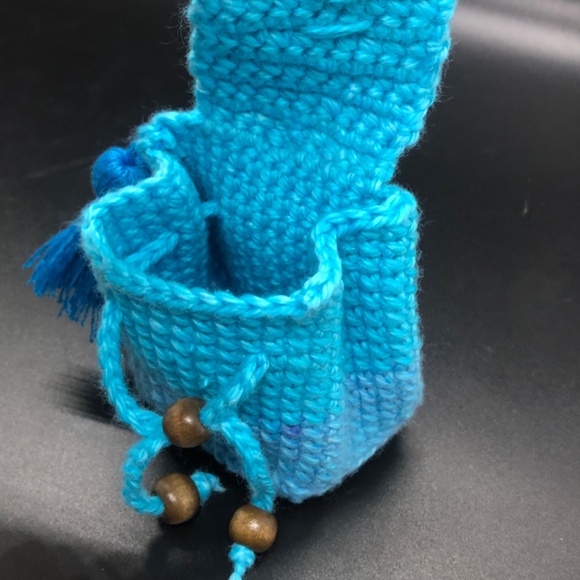 Handmade Crochet Mini Bag Keychain – Blue Colorblock, with Heart Button & Tassel - Picture 7 of 15